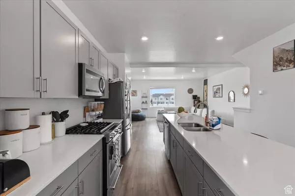 1098 E VESSEL CT, Saratoga Springs, UT 84045