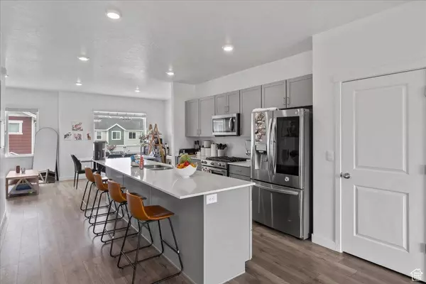 1098 E VESSEL CT, Saratoga Springs, UT 84045