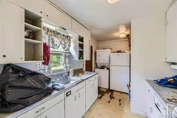 10040 W 13th PL, Lakewood, CO 80215