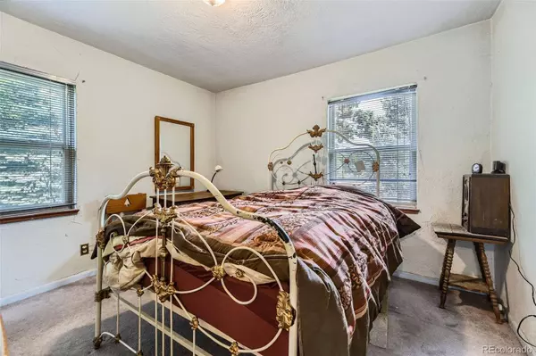 10040 W 13th PL, Lakewood, CO 80215