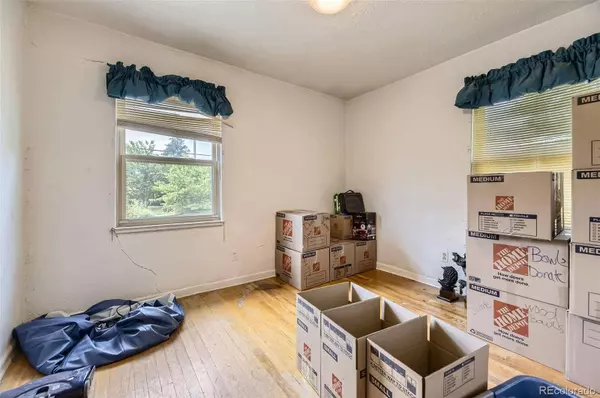 10040 W 13th PL, Lakewood, CO 80215