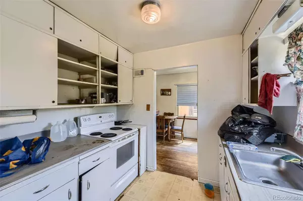 10040 W 13th PL, Lakewood, CO 80215