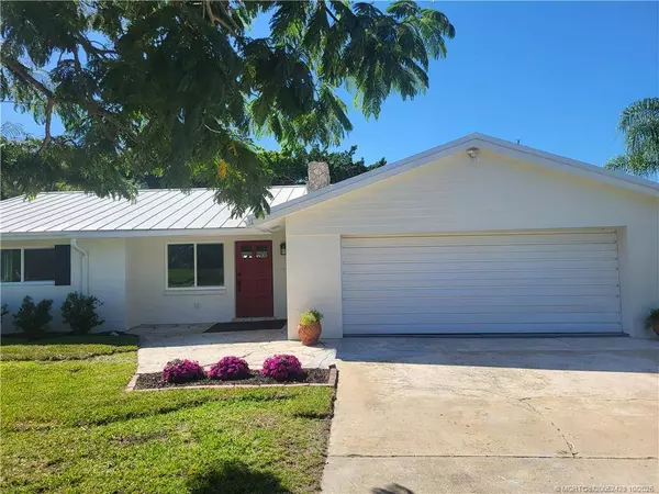 2416 NW Everglades BLVD, Jensen Beach, FL 34957