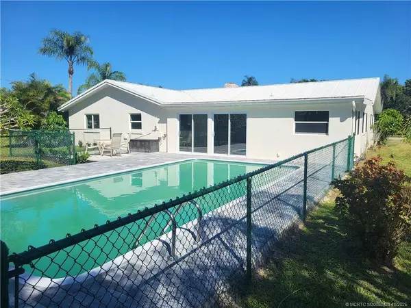 2416 NW Everglades BLVD, Jensen Beach, FL 34957