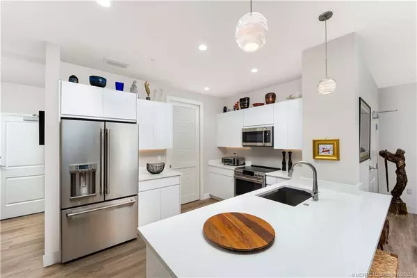 41 Seminole ST SW #208, Stuart, FL 34994