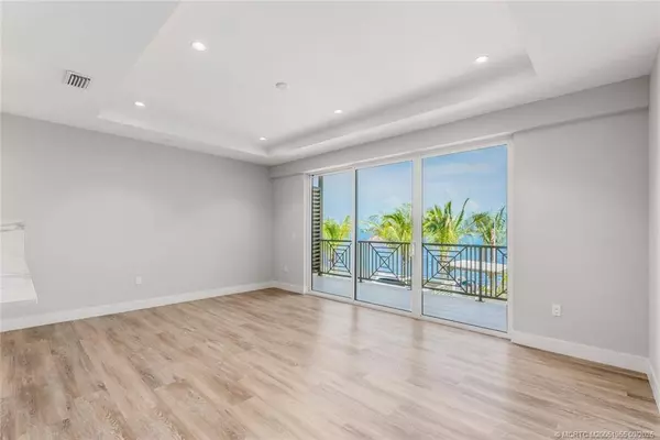 41 SW Seminole ST #203, Stuart, FL 34994