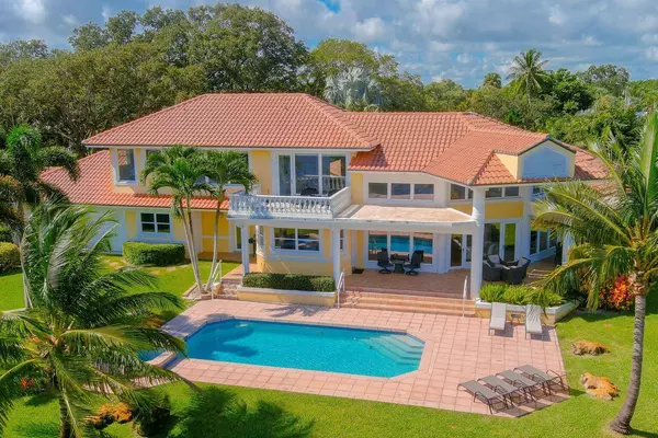 901 SE Riverside DR, Stuart, FL 34994