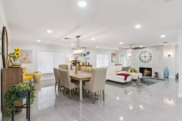 1950 E Foxhollow DR, Auburndale, FL 33823