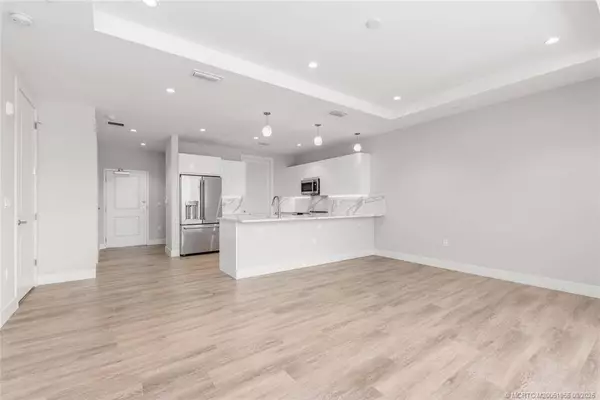 41 SW Seminole ST #203, Stuart, FL 34994