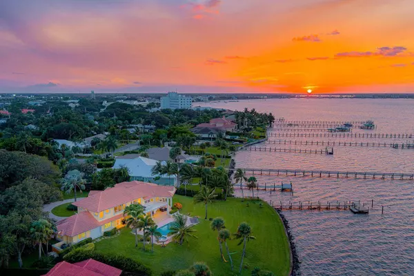 901 SE Riverside DR, Stuart, FL 34994