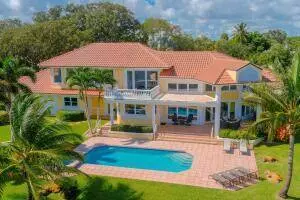 901 SE Riverside DR, Stuart, FL 34994