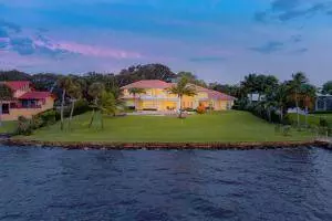 901 SE Riverside DR, Stuart, FL 34994