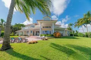 901 SE Riverside DR, Stuart, FL 34994