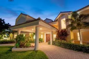 901 SE Riverside DR, Stuart, FL 34994