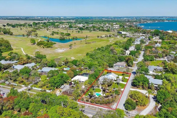 2366 SE Country Club LN, Stuart, FL 34996