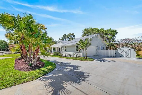 2366 SE Country Club LN, Stuart, FL 34996