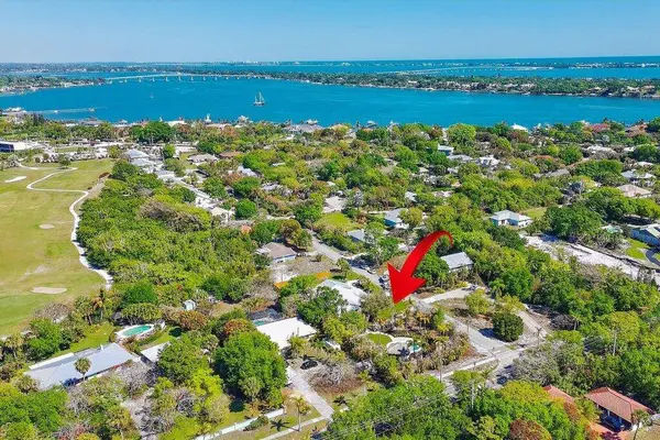 2366 SE Country Club LN, Stuart, FL 34996