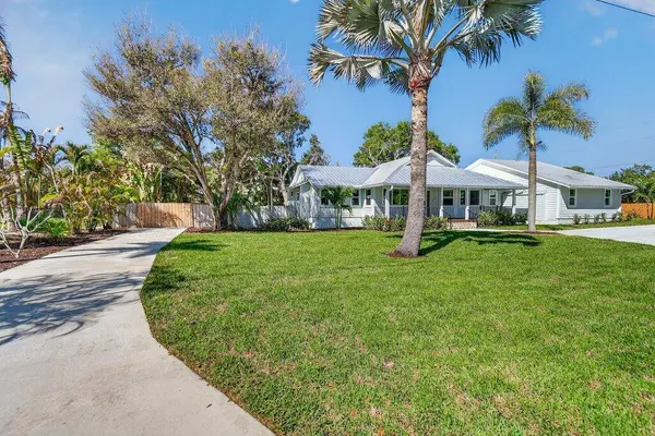 2366 SE Country Club LN, Stuart, FL 34996