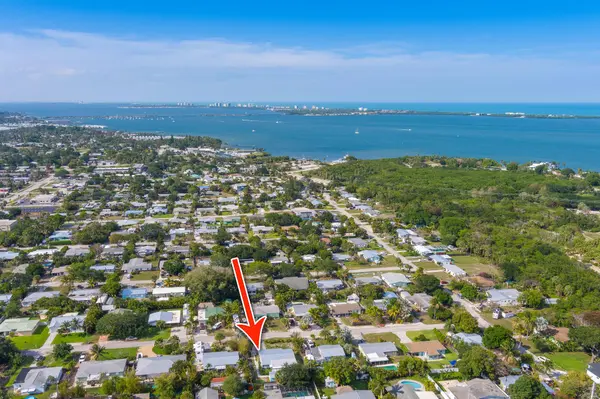 2574 NE Roberta ST, Jensen Beach, FL 34957