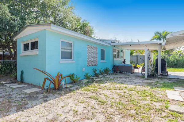 2574 NE Roberta ST, Jensen Beach, FL 34957