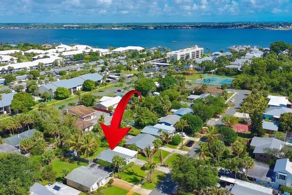 262 SE Monterey AVE, Stuart, FL 34996