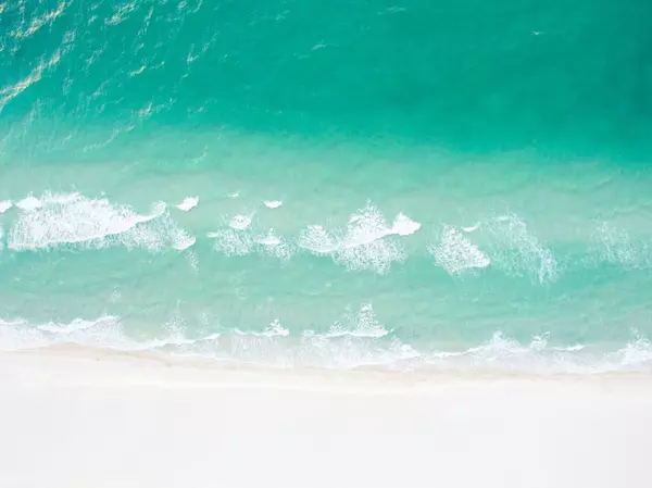 aaron-burden-YIkhLVA4PdE-unsplash