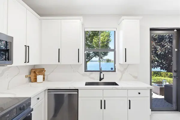 8403 Lakeview TRL, Parkland, FL 33076