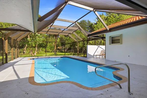 8899 NW 47th DR, Coral Springs, FL 33067