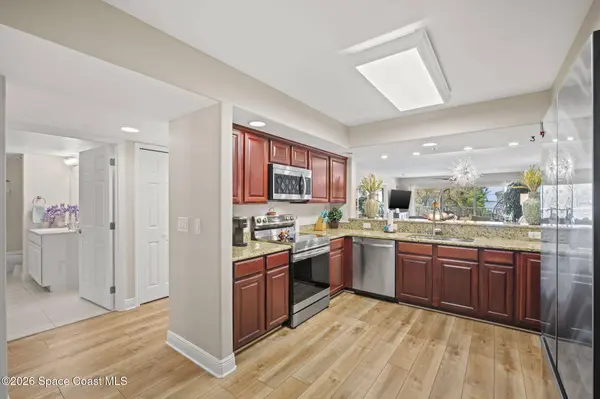 551 Casa Bella DR #203, Cape Canaveral, FL 32920