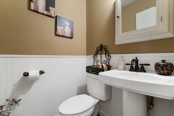104 Gordons Corner Rd, Manalapan Twp, NJ 07726-3309