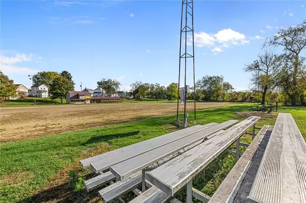 100 1ST ST, Darlngtn Twp, PA 16115