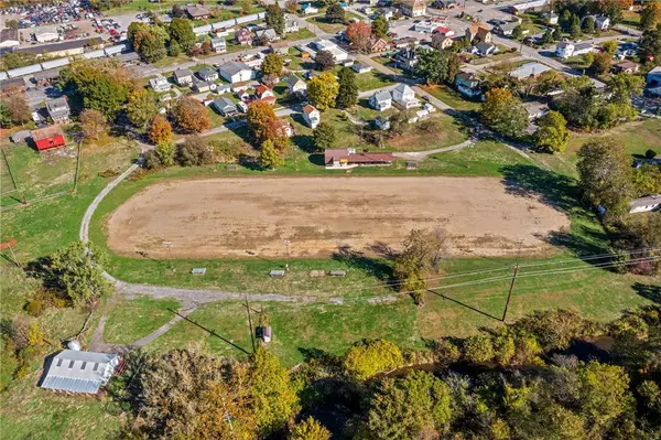 100 1ST ST, Darlngtn Twp, PA 16115