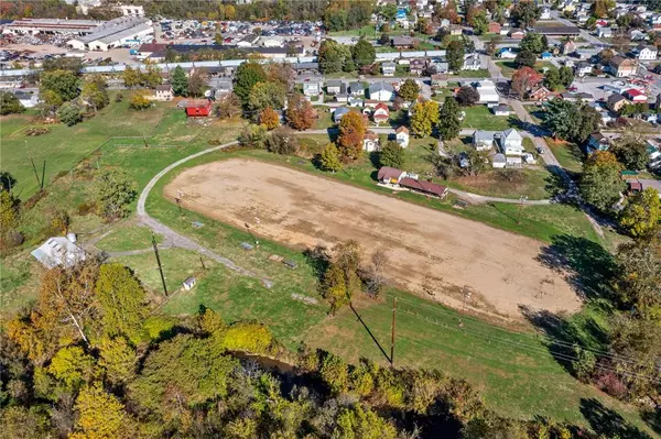 100 1ST ST, Darlngtn Twp, PA 16115