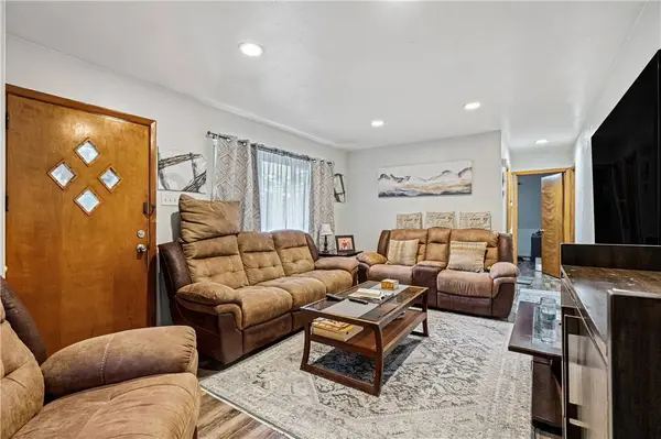 3101 Viola St, Perry Hilltop, PA 15214