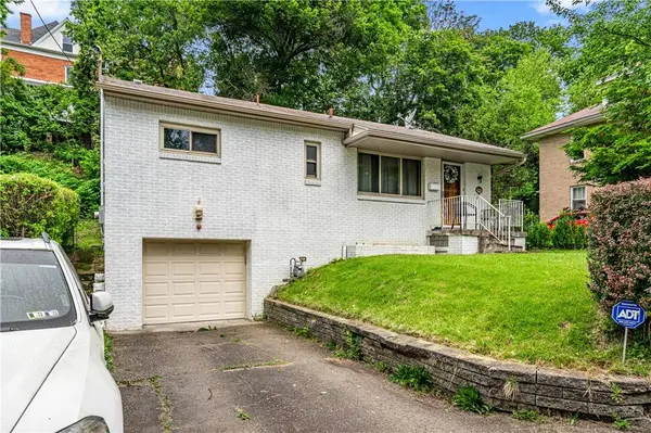 3101 Viola St, Perry Hilltop, PA 15214