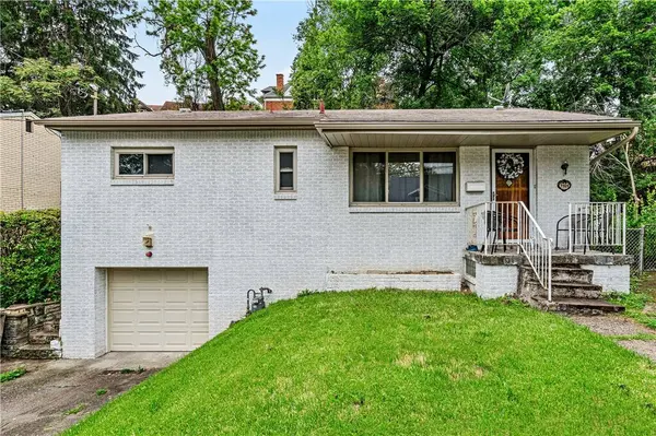 3101 Viola St, Perry Hilltop, PA 15214