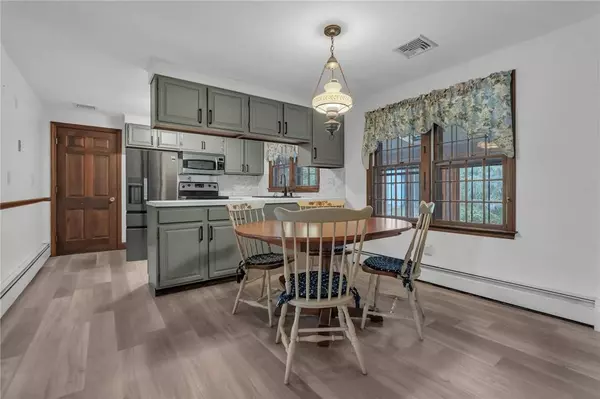 381 Woonsocket Hill RD, North Smithfield, RI 02896