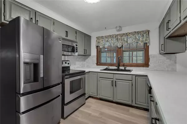 381 Woonsocket Hill RD, North Smithfield, RI 02896