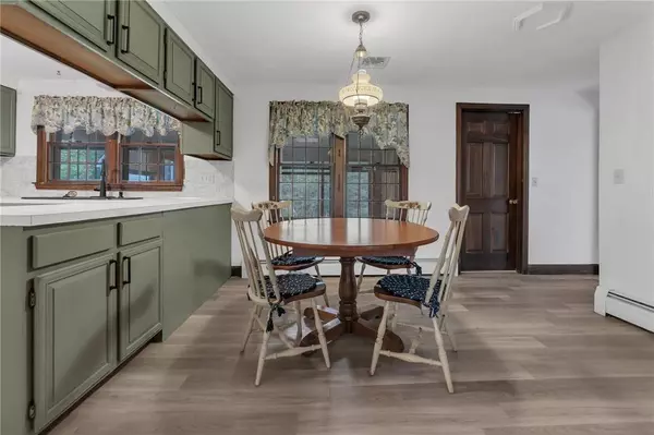 381 Woonsocket Hill RD, North Smithfield, RI 02896