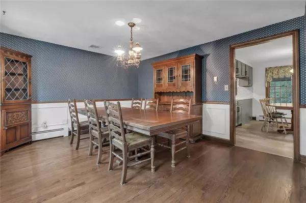 381 Woonsocket Hill RD, North Smithfield, RI 02896