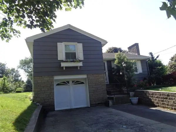 14 Clara RD, Tiverton, RI 02878
