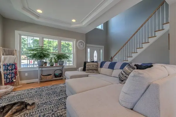 7 Theresa Marie Ave, Woonsocket, RI 02895