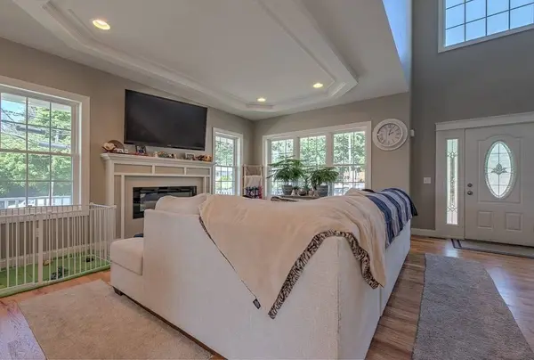 7 Theresa Marie Ave, Woonsocket, RI 02895