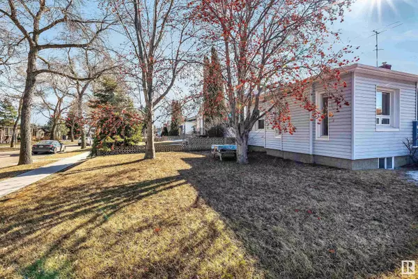 6705 112 AV NW, Edmonton, AB T5B 0C6