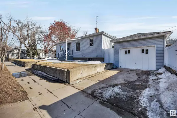 6705 112 AV NW, Edmonton, AB T5B 0C6