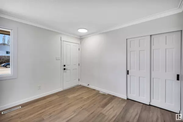 10707 36 ST NW, Edmonton, AB T5W 2A6