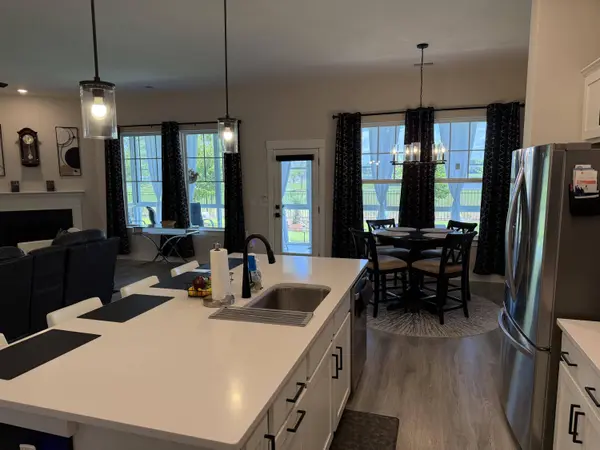 896 Carnes Xing, Summerville, SC 29486