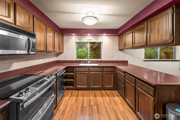 9504 NE 27th AVE, Lacey, WA 98516