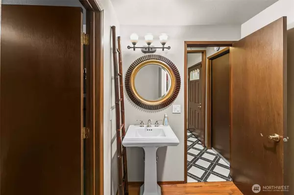 9504 NE 27th AVE, Lacey, WA 98516