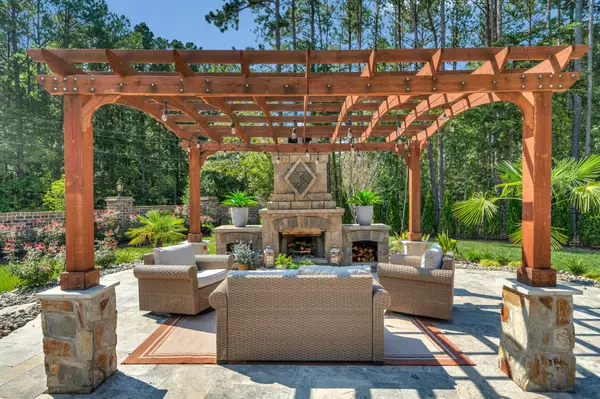 Step Into Luxury: 7946 Norman Pointe Drive, Denver NC